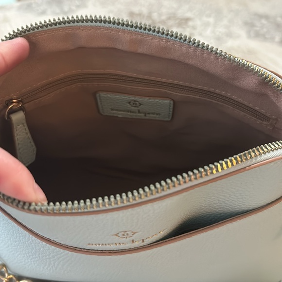 Super pretty color purse - Picture 4 of 5